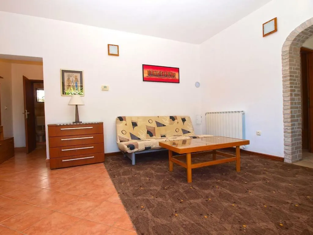Apartment Burmy Pula 3*,